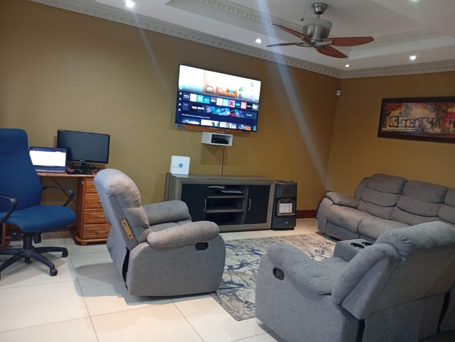 3 Bedroom Property for Sale in Ilitha Park Western Cape